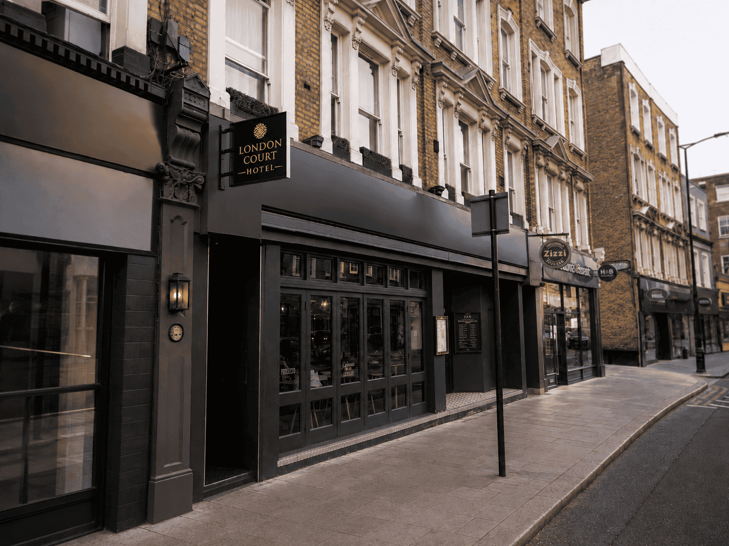 The front door of London Court Hotel at 194–196 Earls Court Road, London SW5 9QF