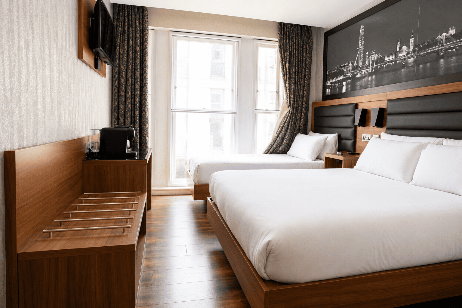 Triple family room with double and single bed, London Court Hotel