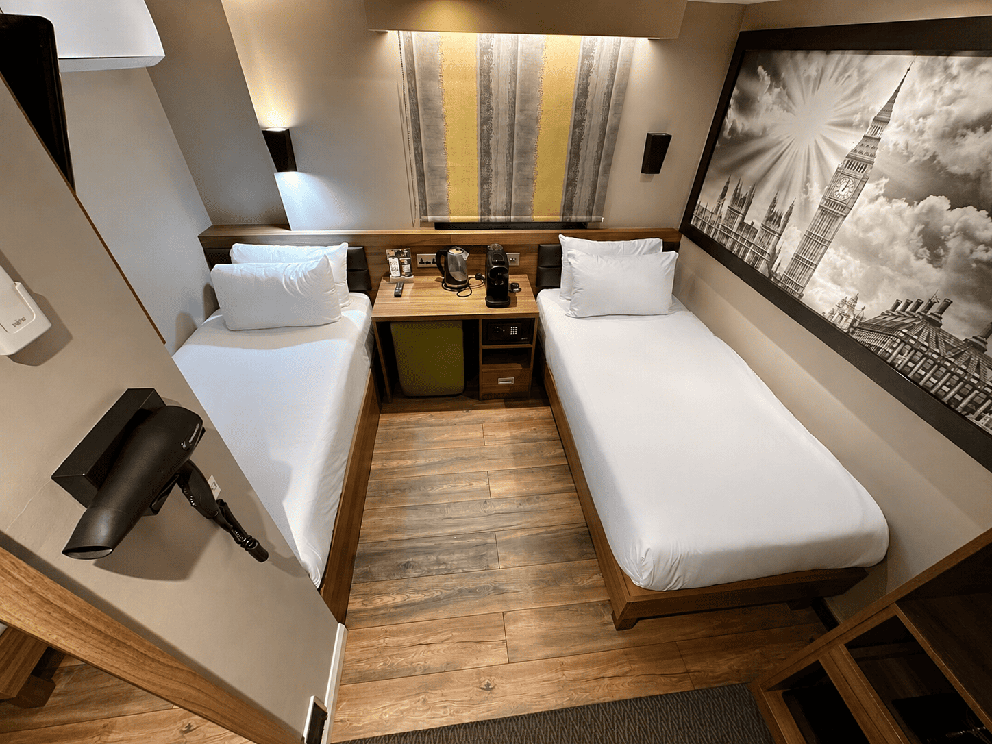 Compact Twin Room, with en suite at London Court Hotel, Earl's Court