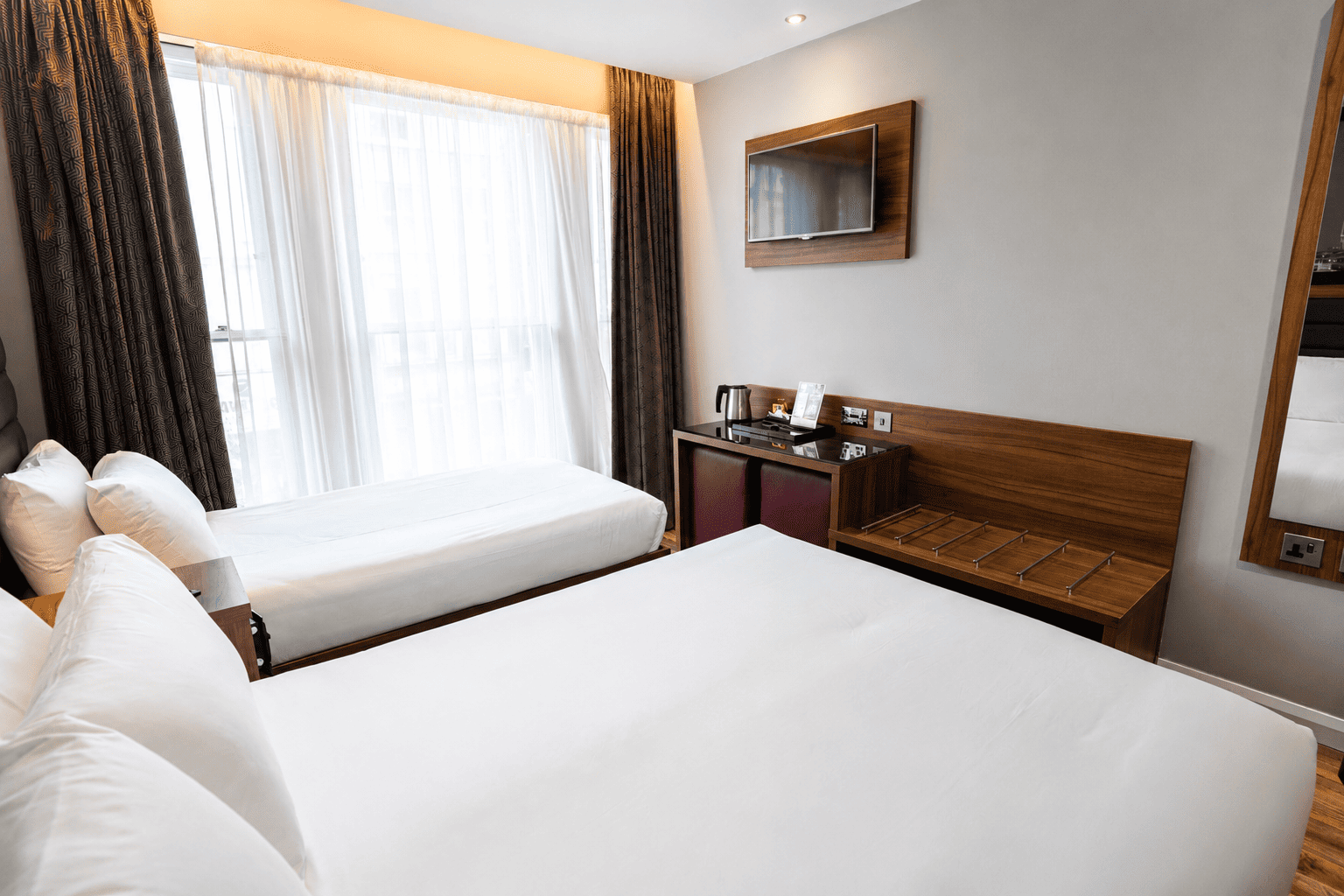 Second view of the Classic Triple Room, London Court Hotel Earl's Court